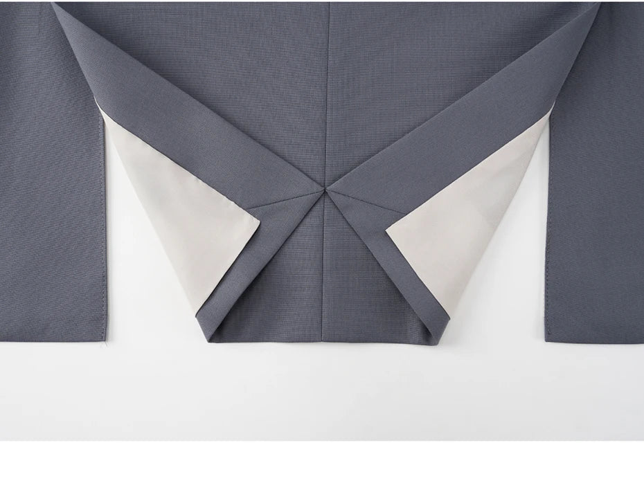 Interior hem of the Comet blazer unfolded to reveal full lining. From Borcelleclothes.