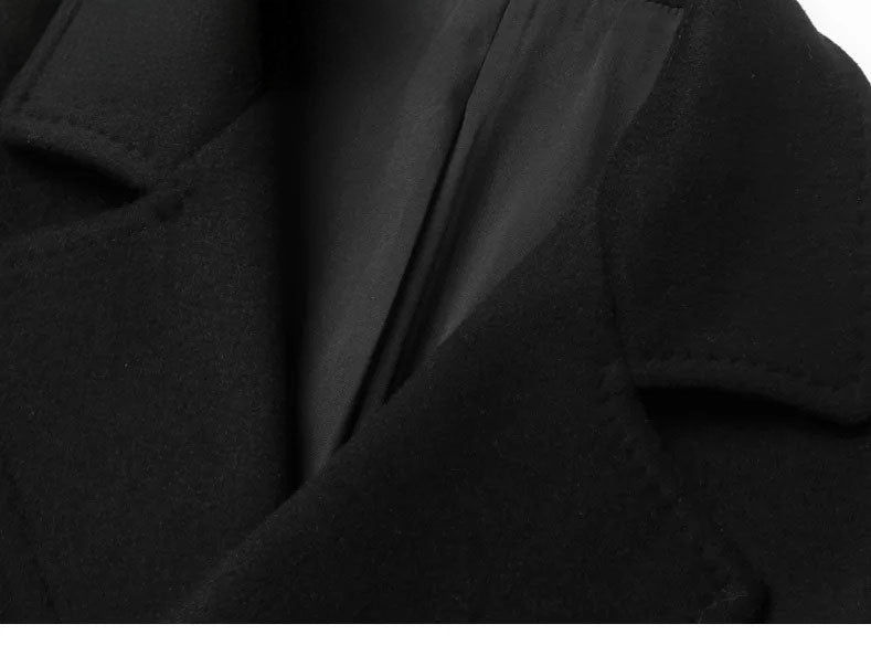 Close-up of Onyx wool-cashmere coat collar with notch lapels. From Borcelleclothes.