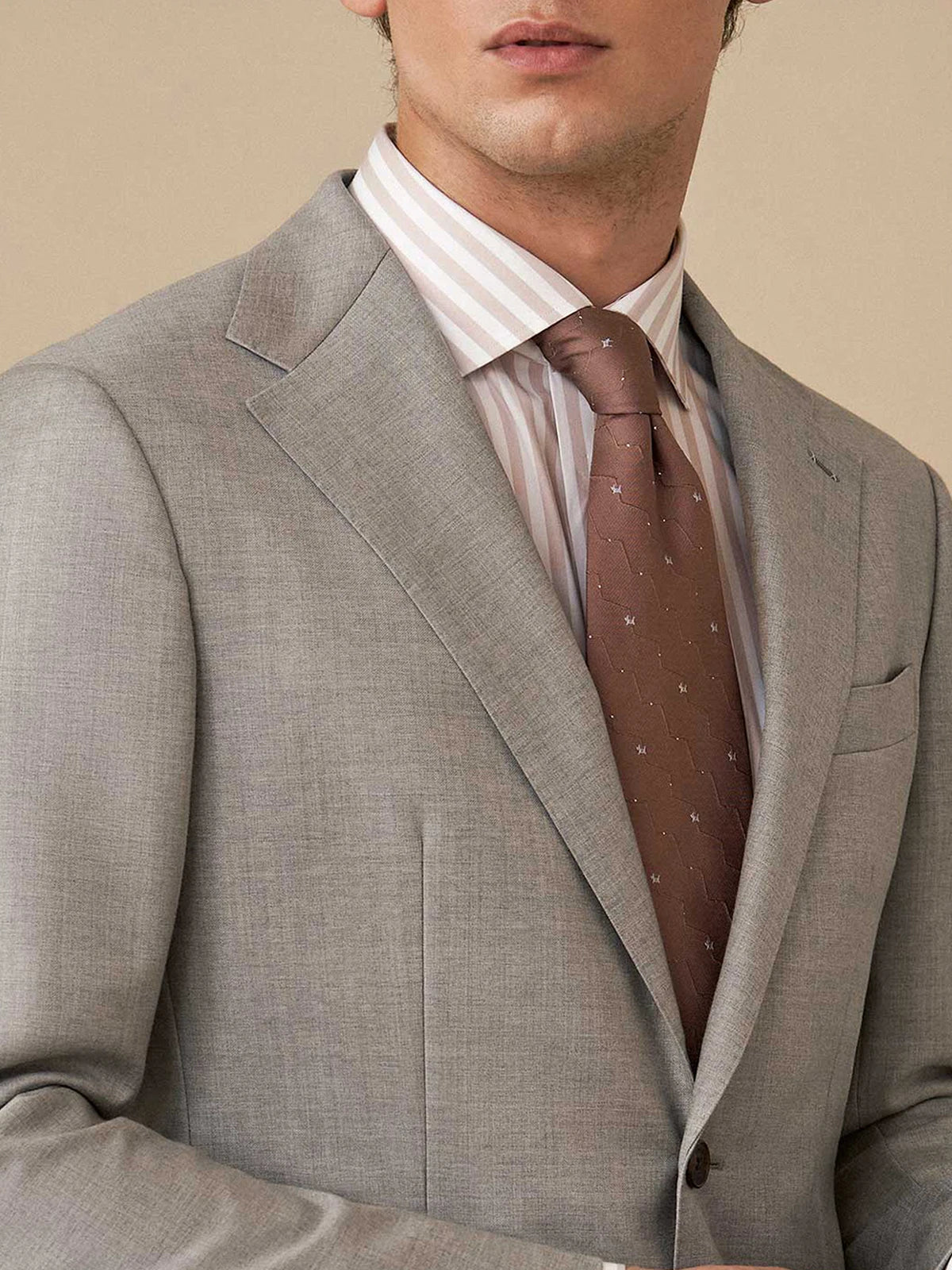 Model slightly turned to the side, showing the upper part of the Nobel wool suit and its fluid shoulder line. From Borcelleclothes.