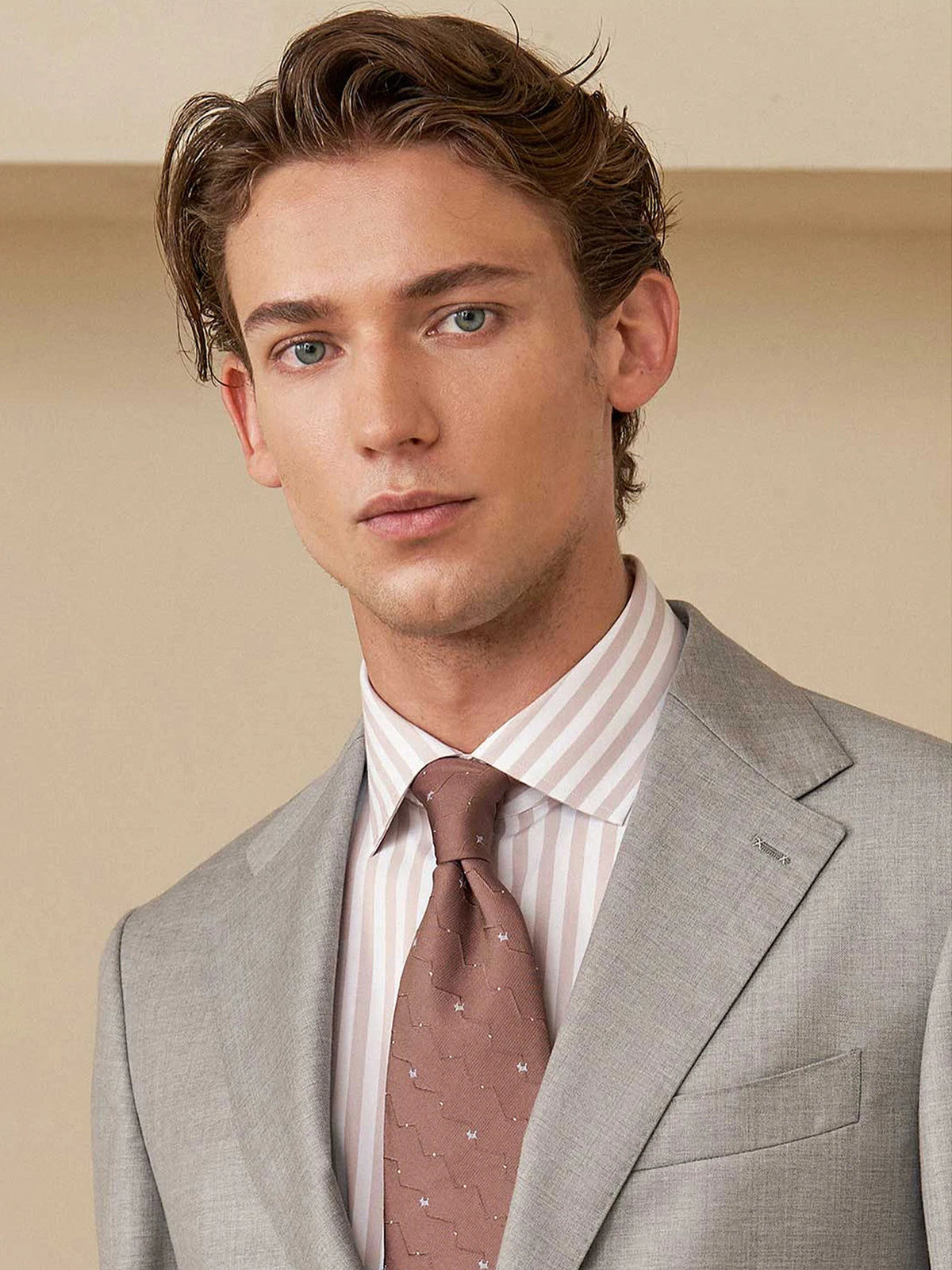 Close-up of the Nobel wool suit highlighting the blazer’s lapels and horn buttons, worn with natural ease. From Borcelleclothes.