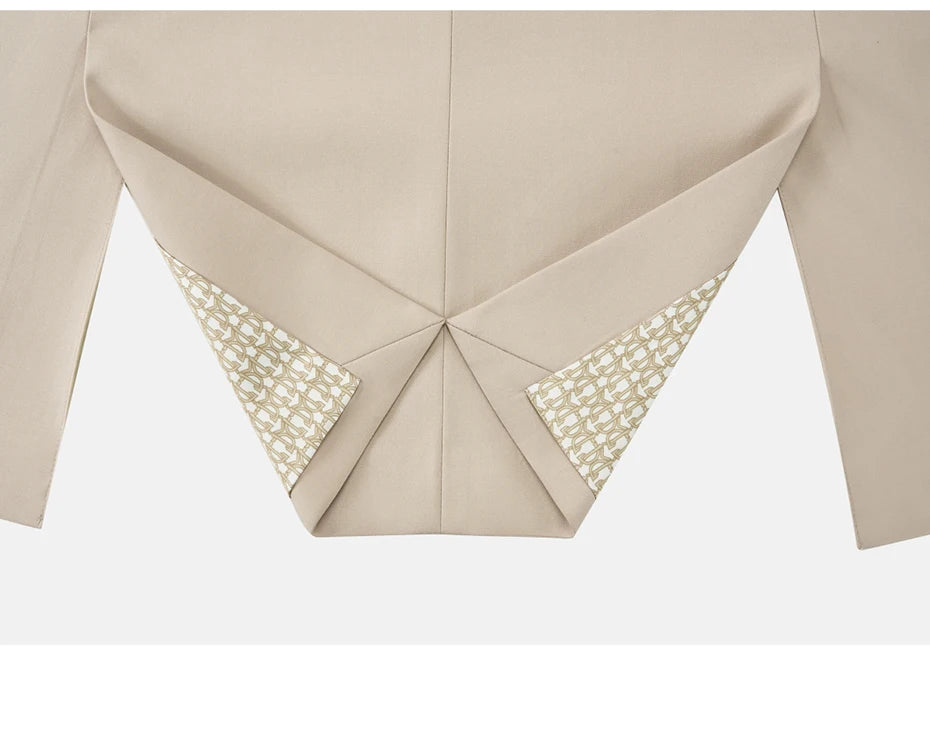 Blazer hem of the Ash suit unfolded to show inner construction and lining. From Borcelleclothes.