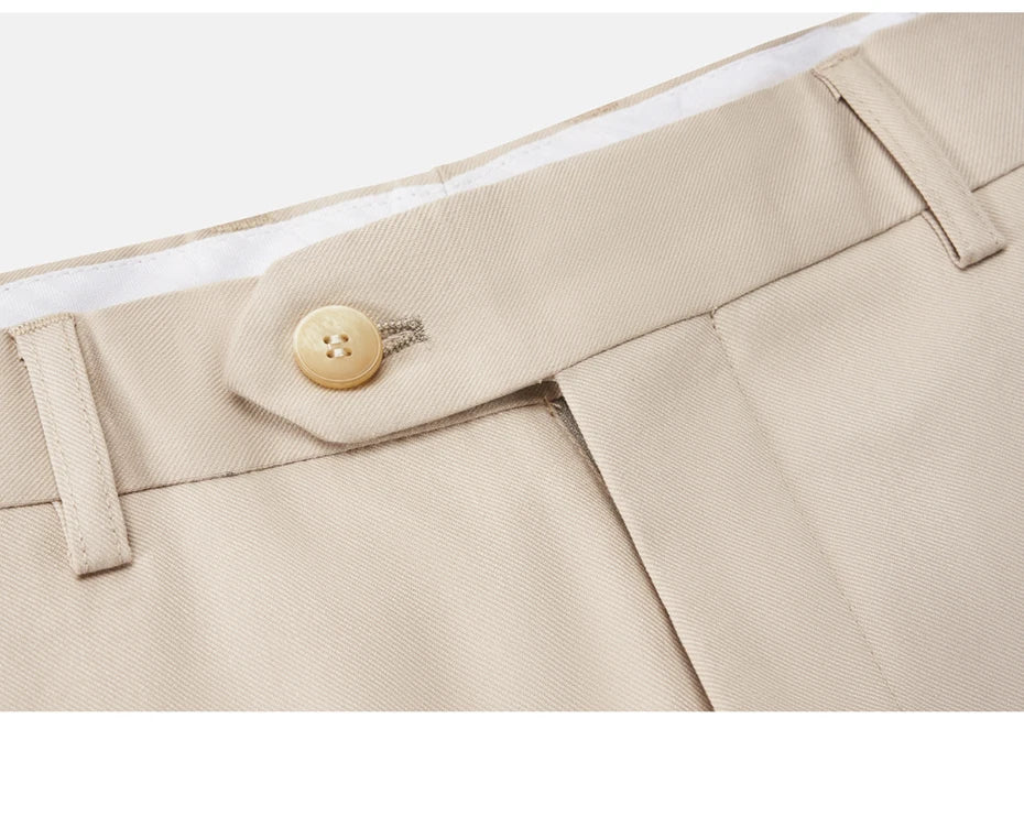 Waistband of the Ash trousers featuring horn button closure and belt loops. From Borcelleclothes.