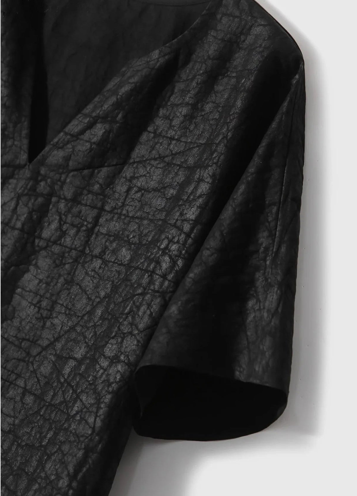 Detailed view of the seamless 1/2 kimono sleeve construction on the Beyond Control Xiangyunsha top — From Borcelleclothes.