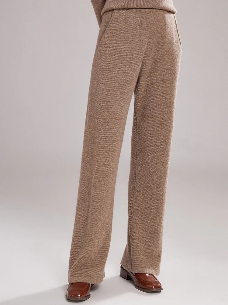 Model in Pastel Brown diagonal-knit cashmere pants, slightly turned to the left – From Borcelleclothes.