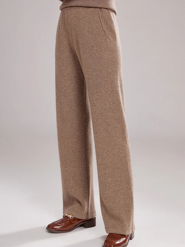 Model in Pastel Brown diagonal-knit cashmere pants, softly turned to the right – From Borcelleclothes.
