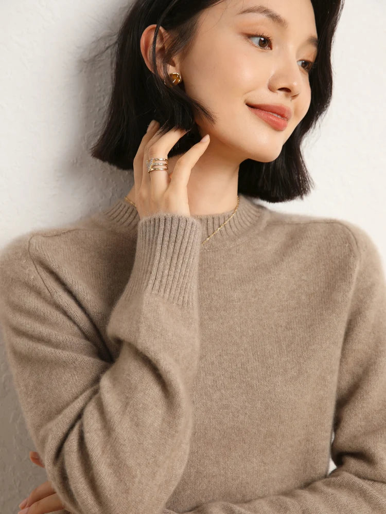 Woman in Pale Taupe cashmere sweater touching her hair – From Borcelleclothes.