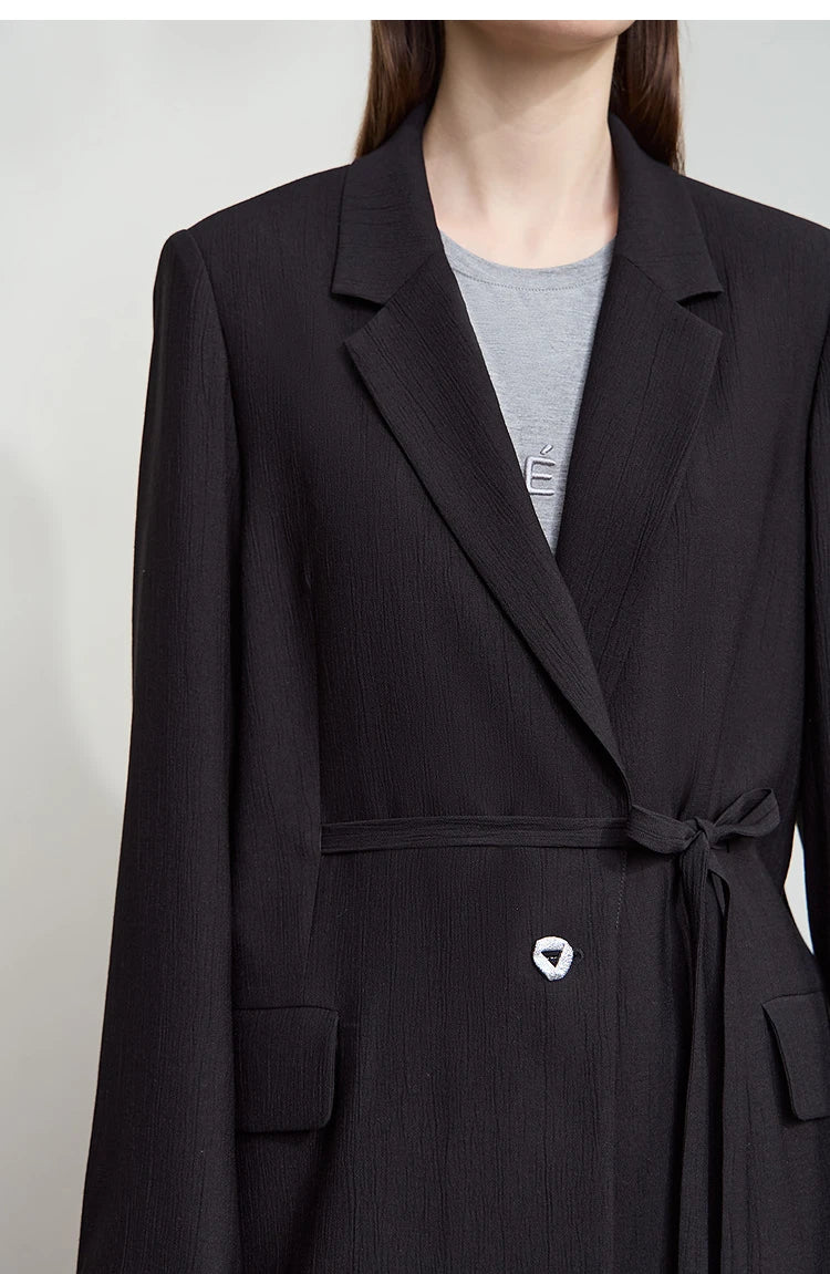 Upper part of women’s Onyx crinkled viscose blazer – From Borcelleclothes.