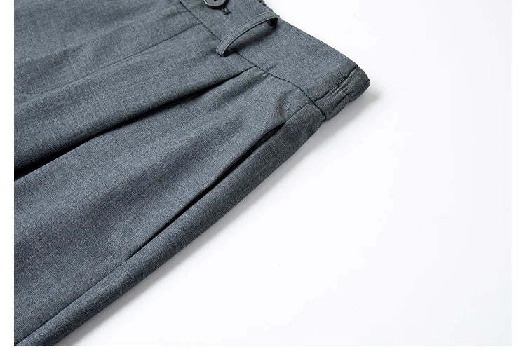 Hidden side pocket of the Fiord trousers. From Borcelleclothes.