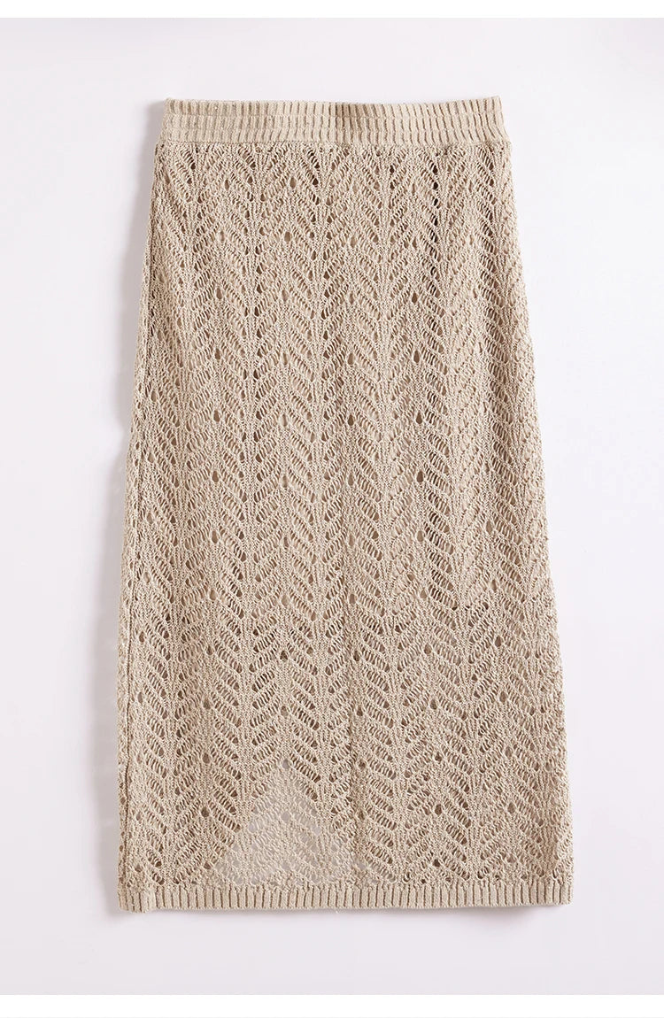 Detail of the back drape of the Vanilla skirt, showing how the lace outlines rather than reveals. From Borcelleclothes.