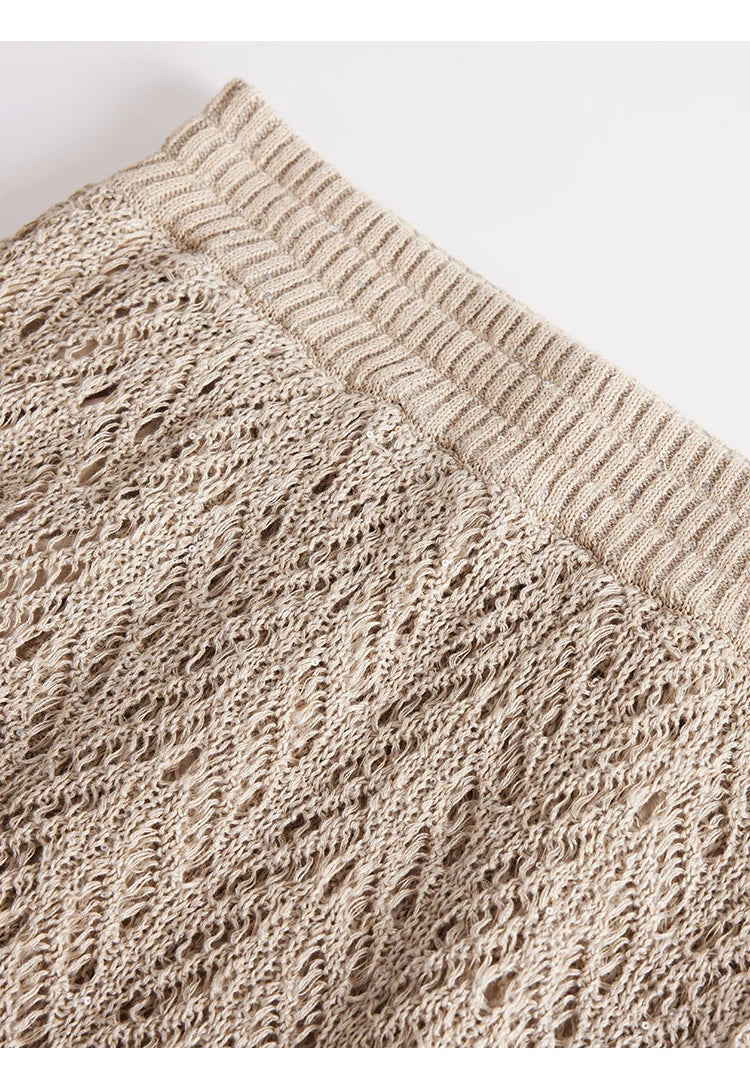 Close view of the Vanilla skirt’s ribbed waistband, quilted to hold three elastic ribs for flexible fit. From Borcelleclothes.