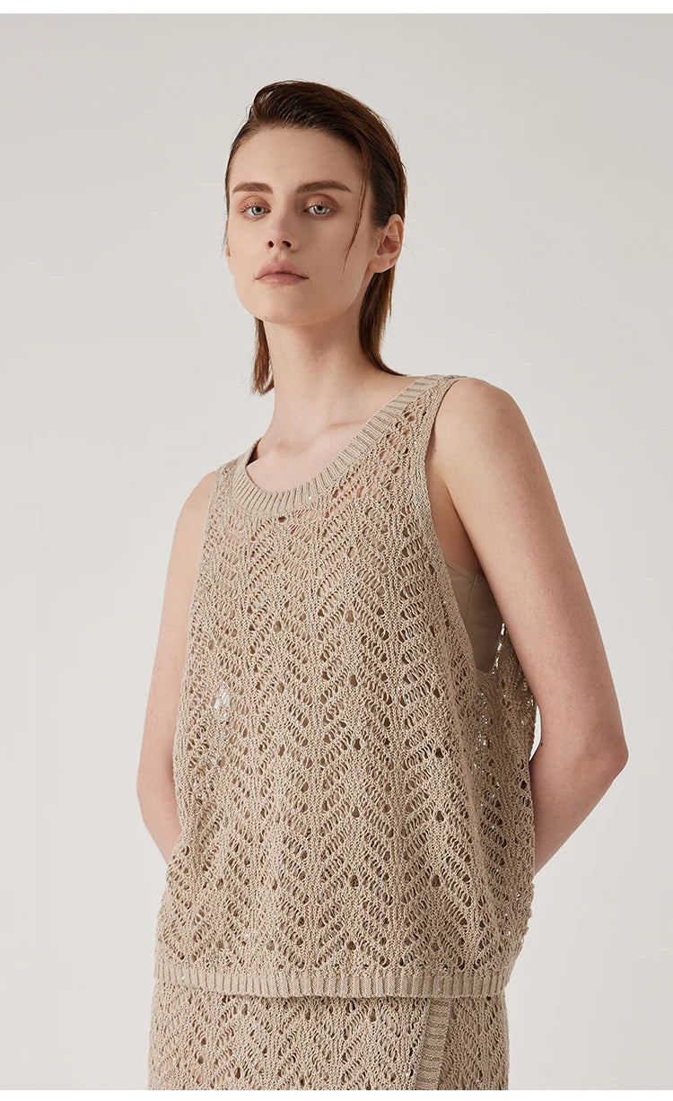 Model with hands behind, wearing the Vanilla version of the lace-knit linen top. From Borcelleclothes.