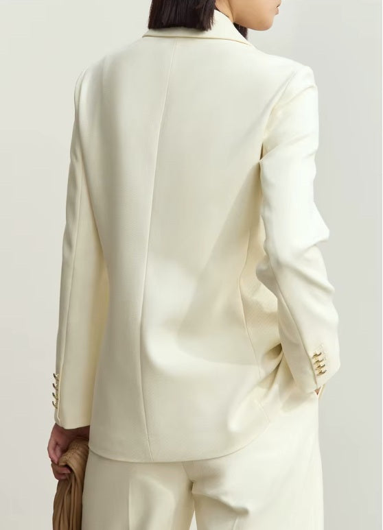 Back view of the Sugar Cane blazer, highlighting the softness of the tone and the structure of the tailored cut. From Borcelleclothes.