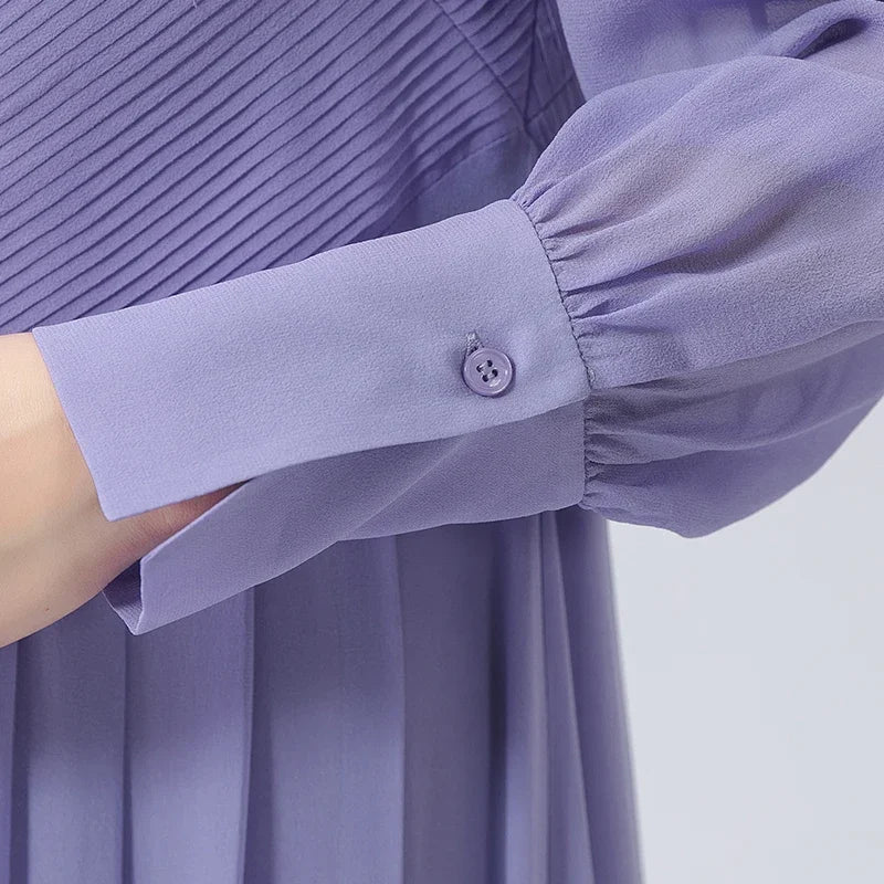 Detail of the cuff with its single button fastening. From Borcelleclothes.