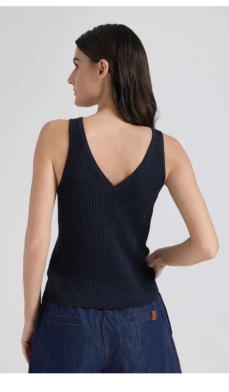 Back view of the Black Pearl wide-rib V-neckline top. From Borcelleclothes.