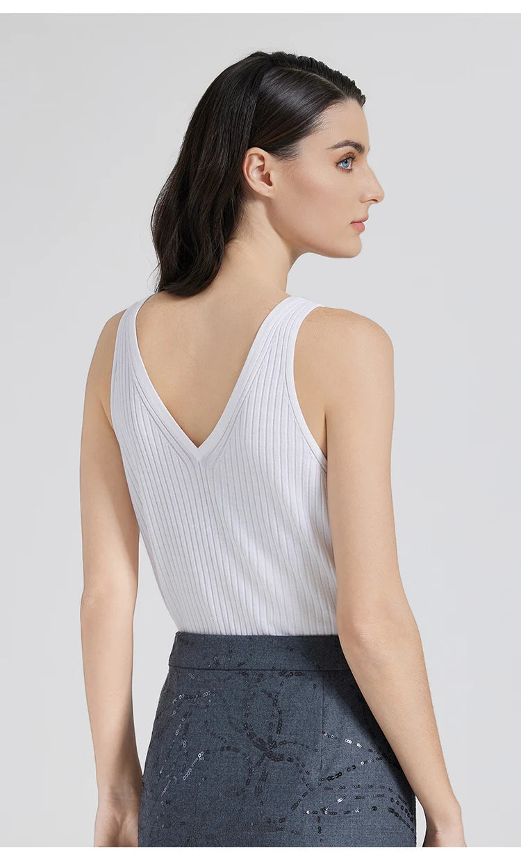 Back view of the White Lilac wide-rib V-neckline top. From Borcelleclothes.