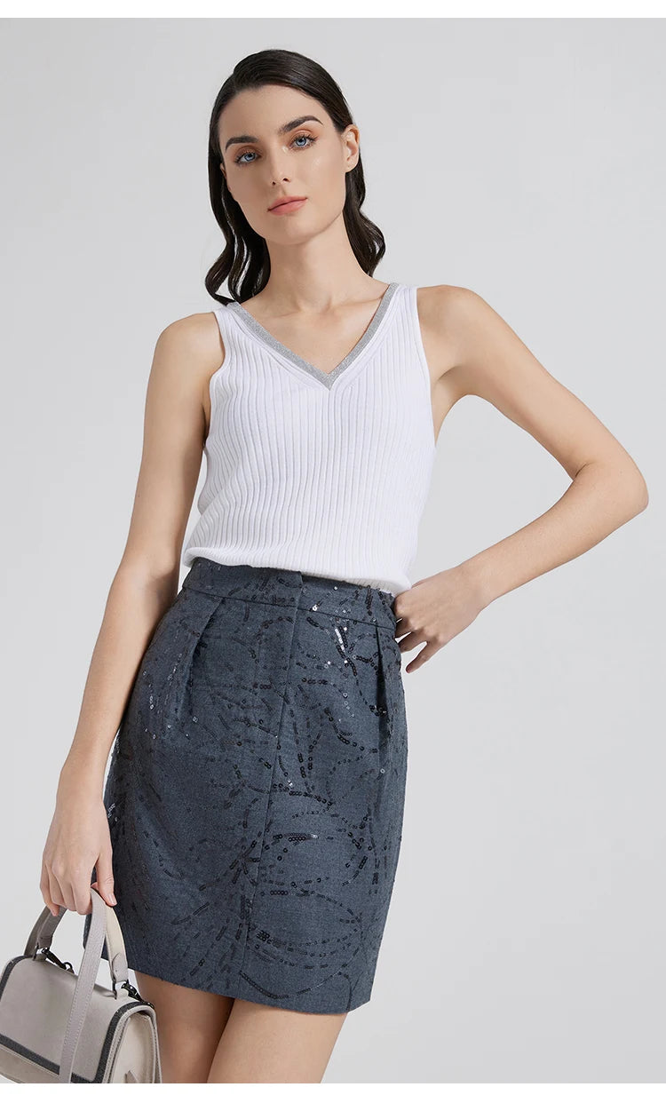 White Lilac wide-rib V-neckline top styled with one hand on the waist. From Borcelleclothes.