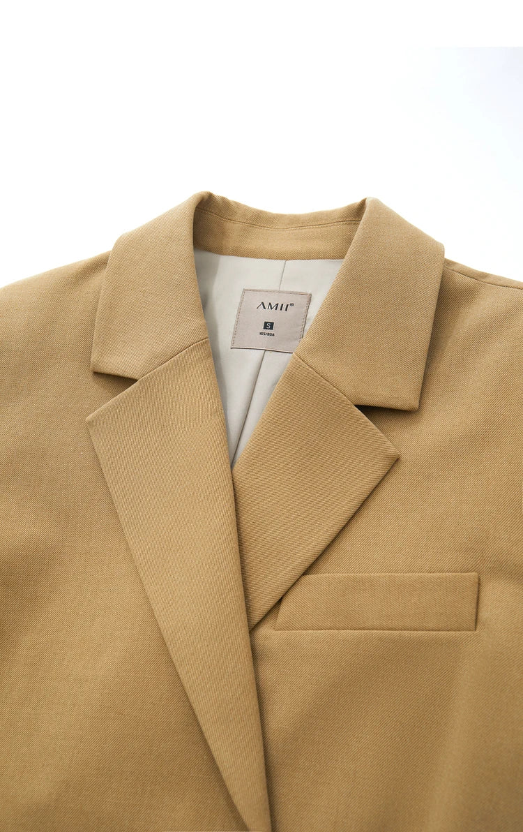 Close-up of collar and notch lapels on the Women’s Wire Knot Detail Blazer in French Beige. From Borcelleclothes.