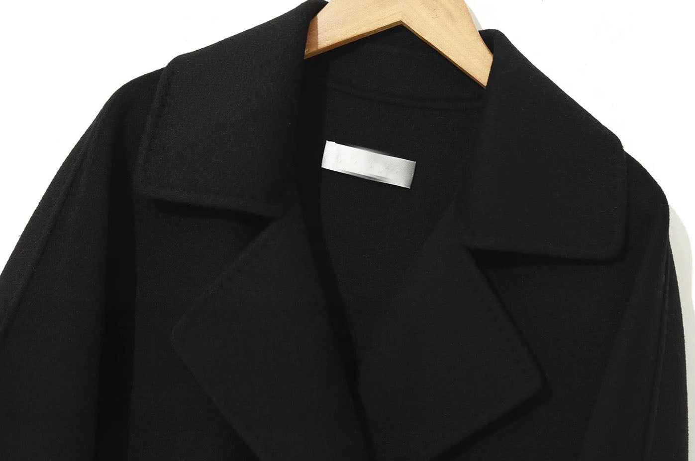 Upper part with lapels and shoulder line of a Women's Wrap Cashmere coat in Onyx. From Borcelleclothes.