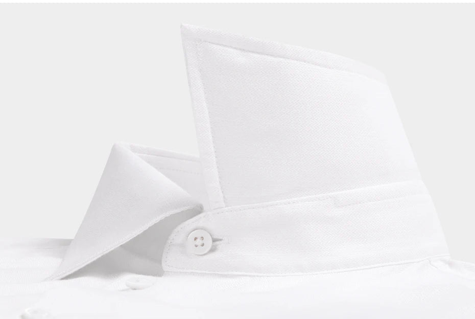 Close-up view of the lifted collar and impeccable stitching of the undercollar, showing the high-end tailoring of the cotton-silk fabric. — From Borcelleclothes.