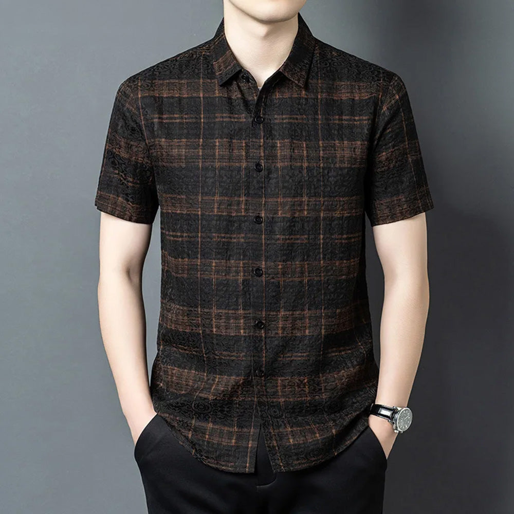 Men's short-sleeve shirt in Baroque Graphite Xiangyunsha silk, featuring a pointed collar, buttoned placket, matte jacquard relief, and cognac check. — From Borcelleclothes.