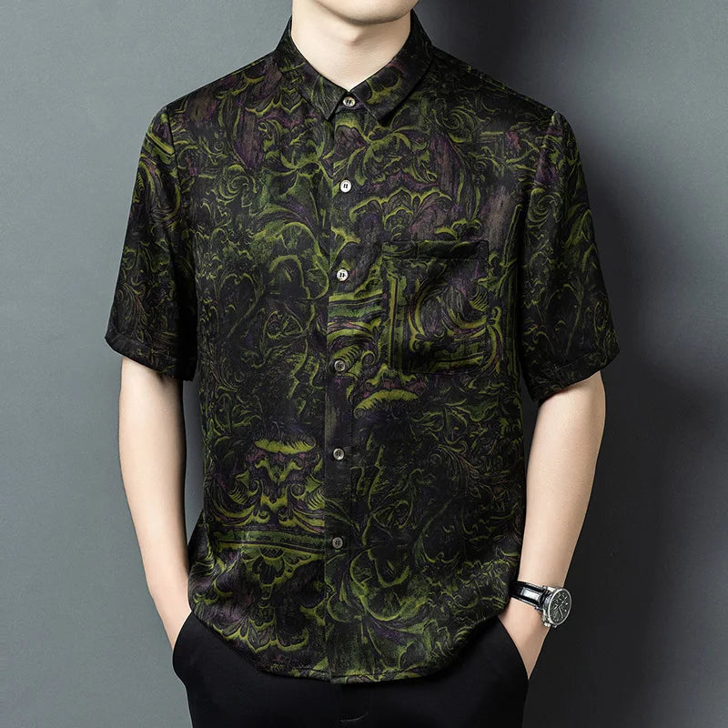 Men's short-sleeve shirt in Film Exposure color, with a pointed collar, made of authentic printed Xiangyunsha mulberry silk jacquard.  — From Borcelleclothes.