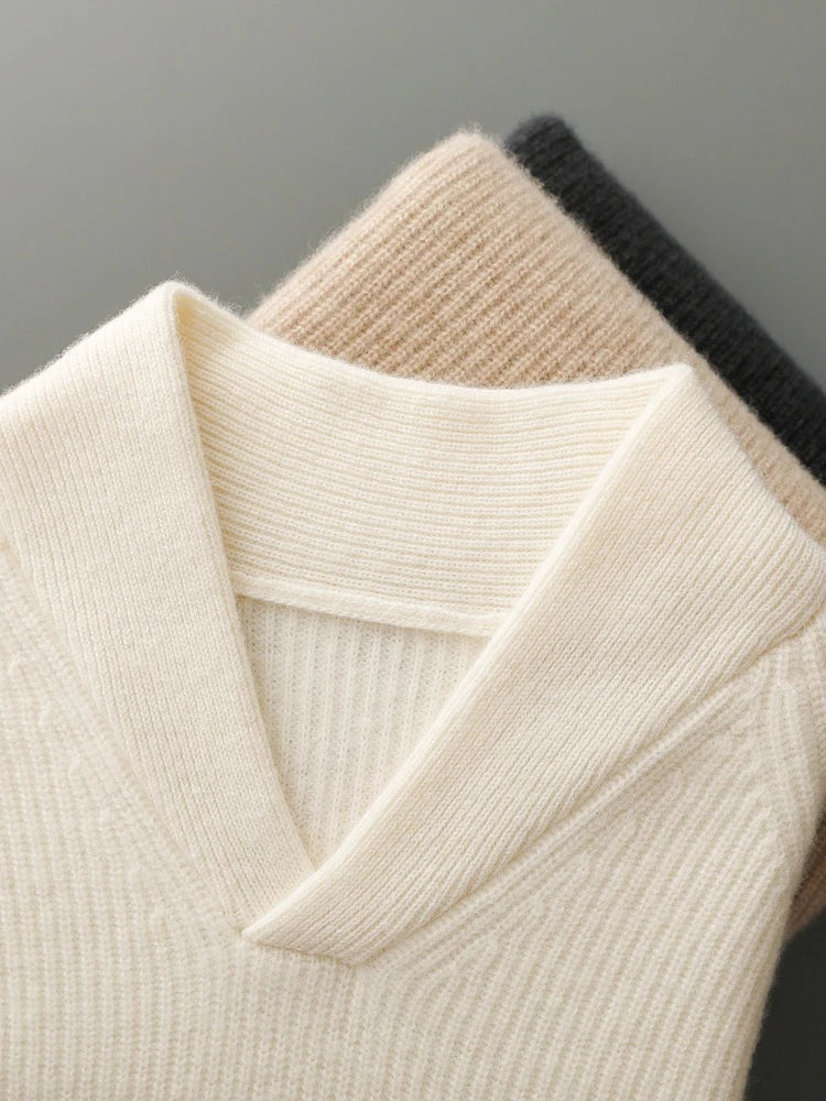 Collar detail of the men’s White Coffee cashmere sweater — From Borcelleclothes.