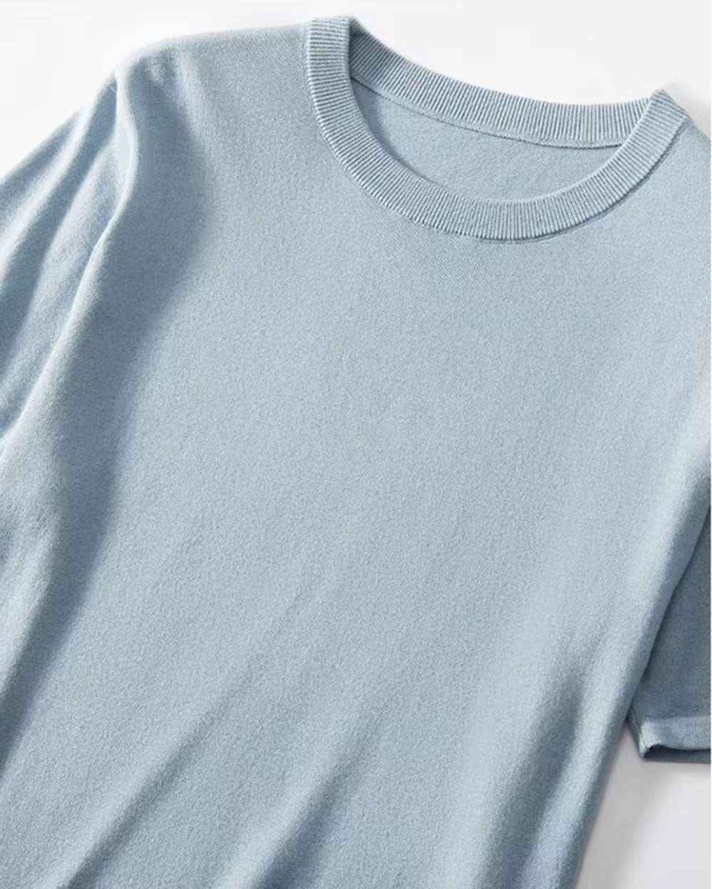 Upper part of the Men’s fine-knit silk-cashmere T-shirt in Jungle Mist — lightweight and breathable knit with a smooth surface, ribbed neckband, and bottom hem. From Borcelleclothes.