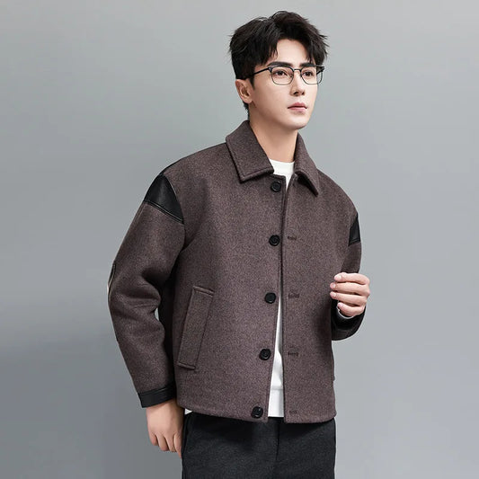 Men's wool-cashmere jacket in Don Juan, with leather traces, combining soft tailoring with refined leather accents for a look between charm and shadow. From Borcelleclothes.