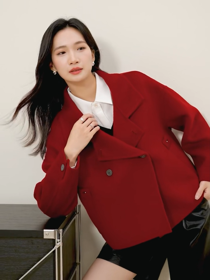 Video showcasing a Women's Architectural double-sided wool jacket in Resonance color. Highlighting the 980g/m² density, transformative collar geometry, and hand-finished invisible seams. — From Borcelleclothes.