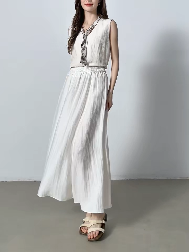 Video showcasing a Women's midi viscose-linen blend gathered skirt with a crinkled texture in Shurima Oasis and Azir Fog, featuring an elasticated waistband and side seam pockets. — From Borcelleclothes.