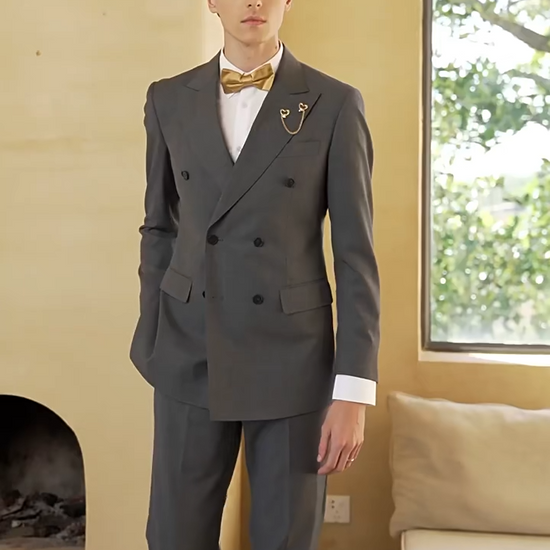 Video showcasing a Men’s three-piece suit in Davy Grey with double-breasted blazer and peaked lapels — a soft, structured take on modern formality. From Borcelleclothes.