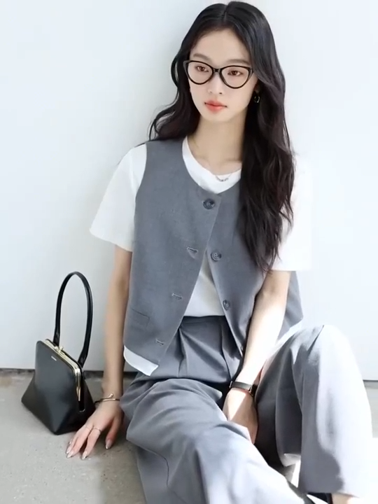 Video showcasing a Women’s two-piece set in Payne’s Grey, featuring soft structure, minimalist tailoring, and quiet presence inspired by a painter’s refusal to use harsh black. From Borcelleclothes.