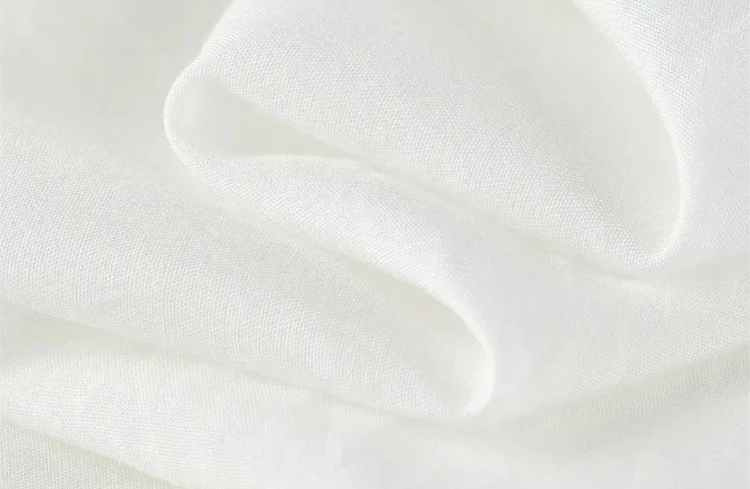 Close-up of the natural linen-viscose texture of the Foam Kiss set, reminiscent of sea waves. — From Borcelleclothes.