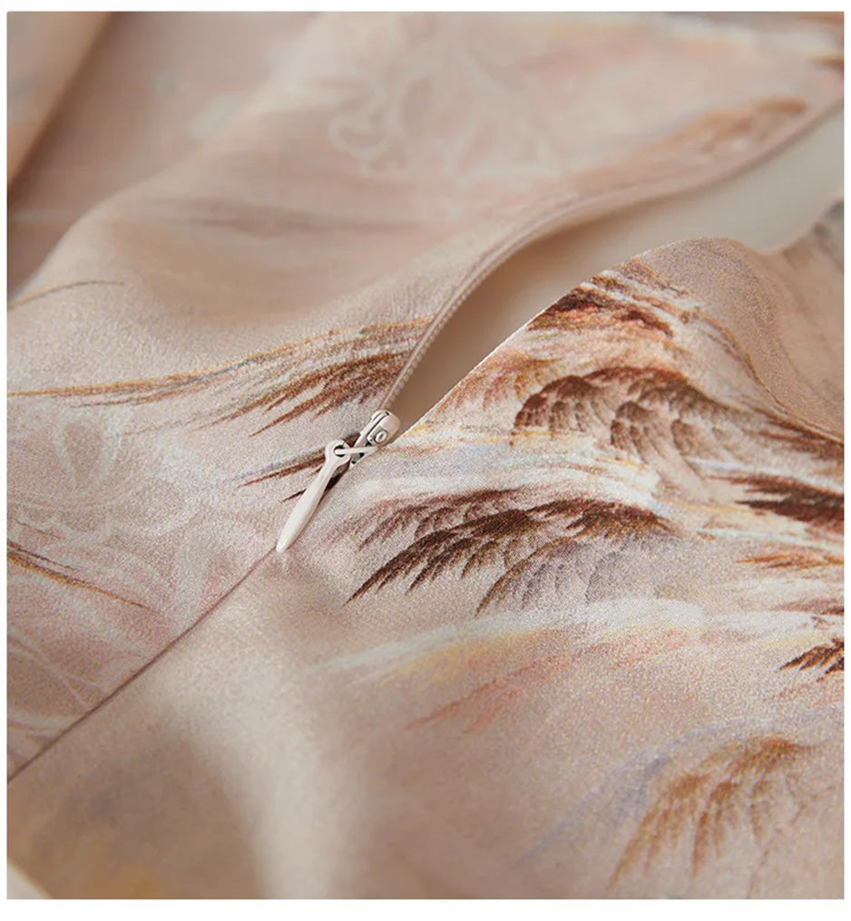 A glimpse of the central back invisible zipper, demonstrating the architectural fit and meticulous finishing of the garment — From Borcelleclothes.