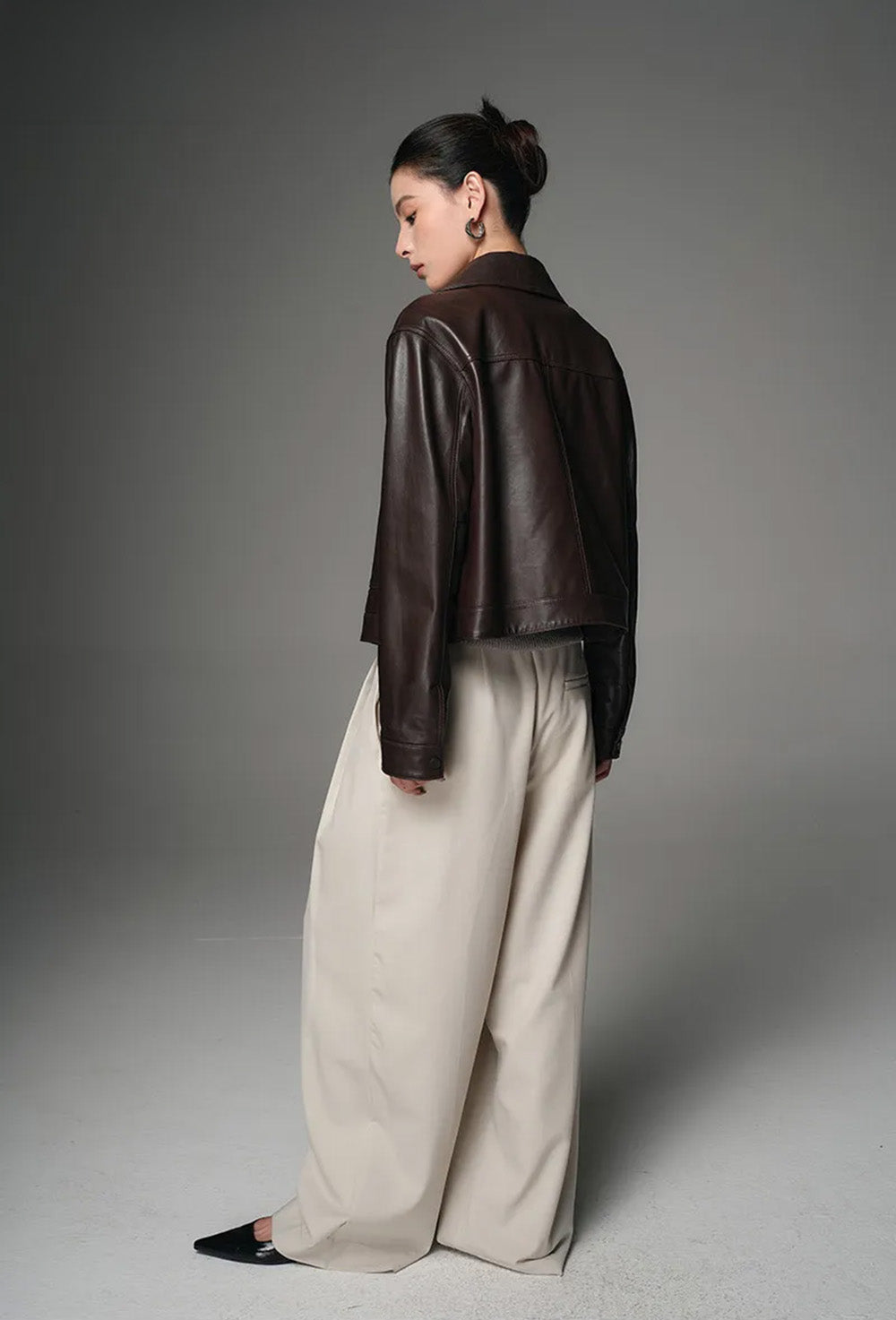 Back view of the model wearing the Rich Juniper cropped sheepskin jacket, showcasing the straight back yoke — From Borcelleclothes.