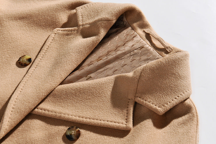 Close-up of the classic notch lapels and the meticulous inner collar loop. From Borcelleclothes.