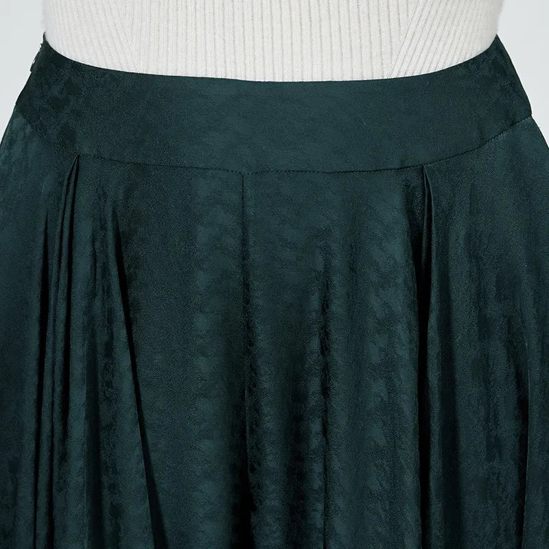 Detailed front view of the upper section: A woman wears the palazzo trousers, highlighting the two precise front box pleats and the structured waistband. — From Borcelleclothes.