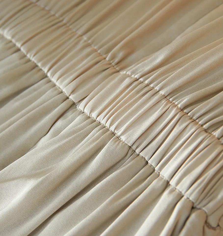 Functional and aesthetic back elasticated casing for a perfect waist fit — From Borcelleclothes.