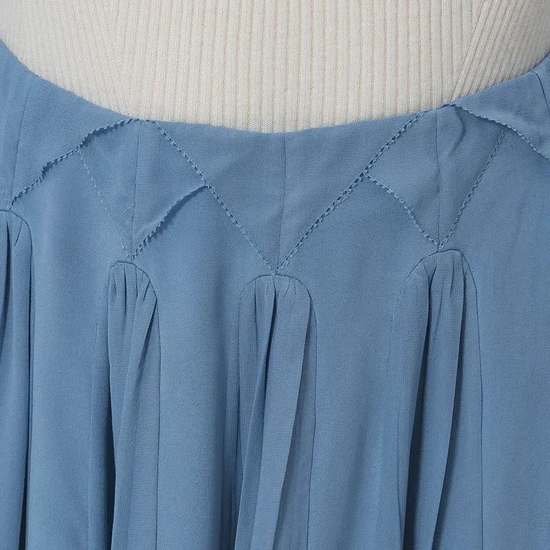 Alternative close-up angle of the waistband-free design, revealing the flawless face-to-back stitching and clean, multi-dimensional jagged edge that ensures zero added bulk. — From Borcelleclothes.