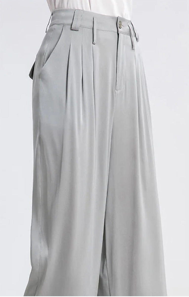 Close-up of the waistband and upper part of gray Mulberry silk trousers. — Borcelleclothes.