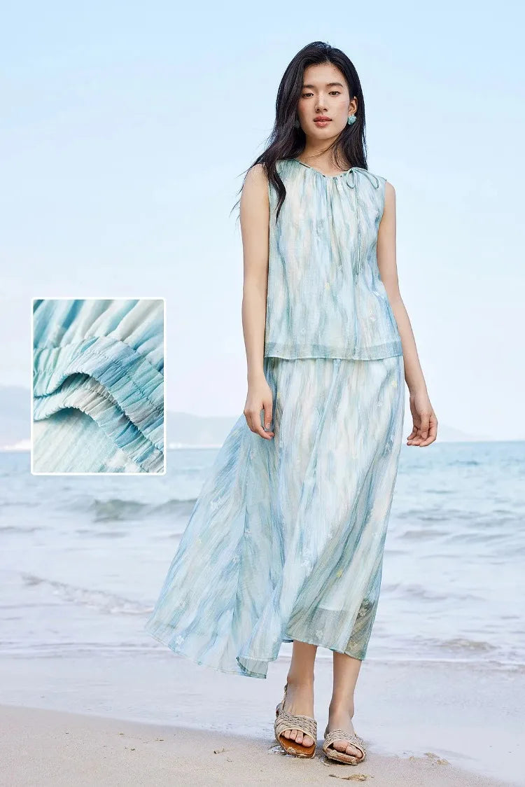 Detailed view of the comfortable elasticated waistband on the flared watercolor midi skirt — From Borcelleclothes.