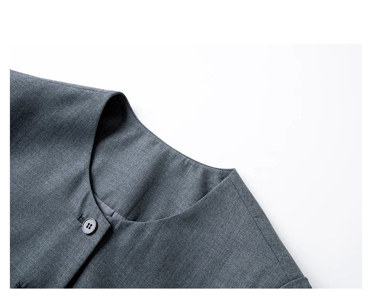 Close-up of the neckline of the Fiord jacket. From Borcelleclothes.