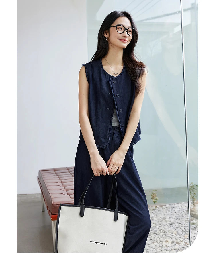 Model holding an oversized bag in the Lucky Point set. From Borcelleclothes.