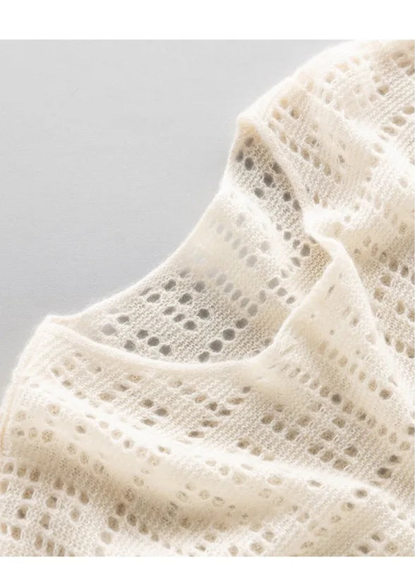 Close-up of the neckline of the Meander top in Pearl Bush – From Borcelleclothes.