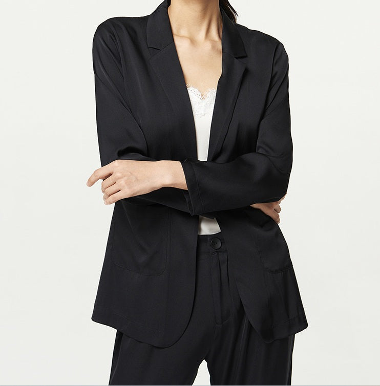 The blazer in Onyx — single-button design with notch lapels and patch pockets, tailored for freedom in warm weather. From Borcelleclothes.