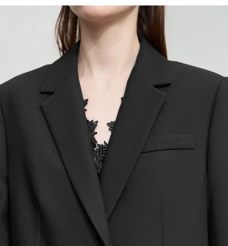 Model wearing Onyx minimal blazer, close-up of upper part with clean lines and notch lapels – From Borcelleclothes.
