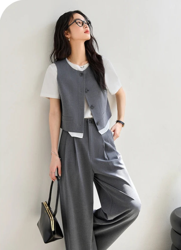 Model leaning against a wall in the Payne’s Grey two-piece set, capturing the suit’s understated structure. From Borcelleclothes.