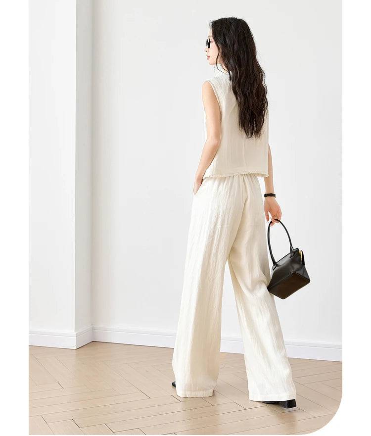 Back view of the model in the Spring Wood set. From Borcelleclothes.