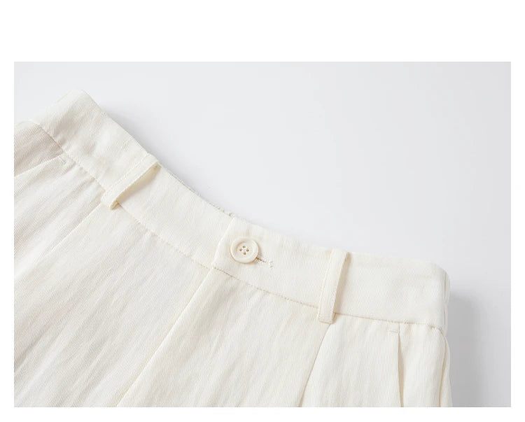Close-up of the waistband of Spring Wood trousers. From Borcelleclothes.