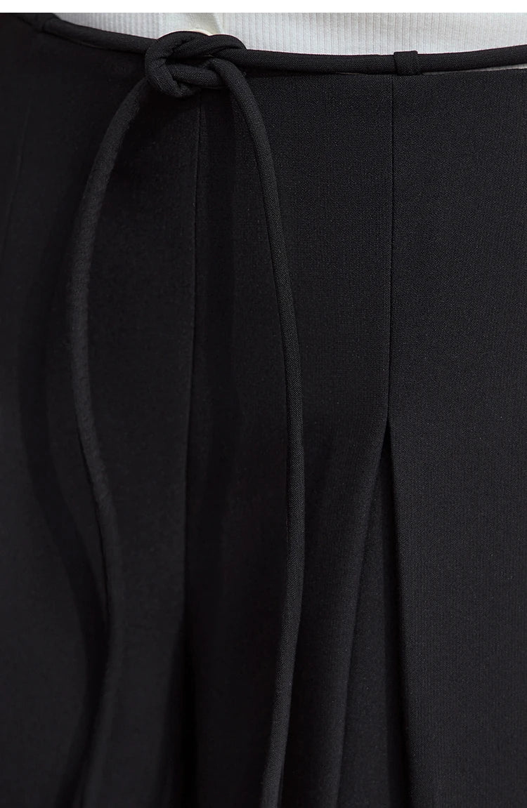 Detailed shot of Onyx waist section without a traditional waistband, highlighting soft loops. From Borcelleclothes.